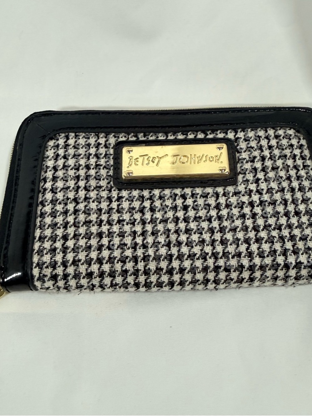 Betsey Johnson Black & White Houndstooth Zip Wallet with Gold Plaque